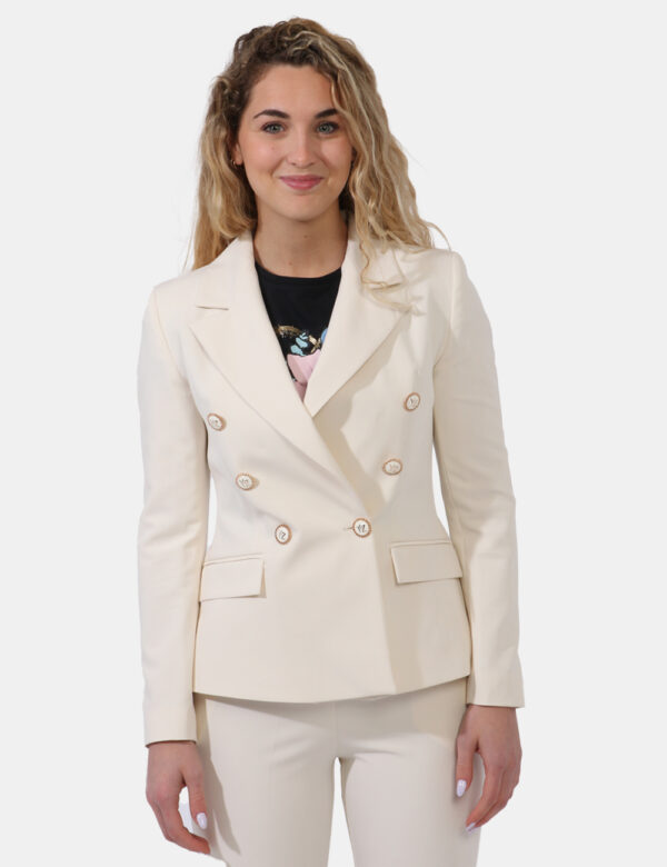 Giacca Yes Zee Beige - Giacca classica in total beige con fake tasche a taglio sul fronte. La vestibilità è morbida e pratic