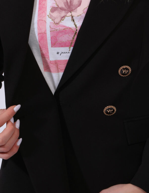 Giacca Yes Zee Nero - Giacca classica in total nero con fake tasche a taglio sul fronte. La vestibilità è morbida e pratica
