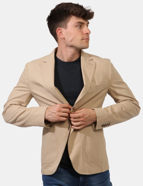 Giacca Yes Zee Beige - Giacca classica in cotone ed in total beige. Presente doppia tasca a toppa più taschino fake ad altez