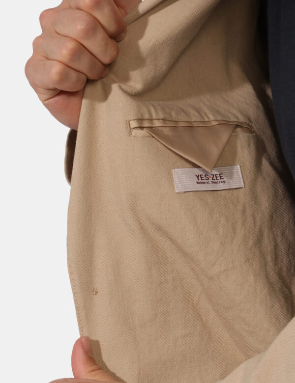 Giacca Yes Zee Beige - Giacca classica in cotone ed in total beige. Presente doppia tasca a toppa più taschino fake ad altez
