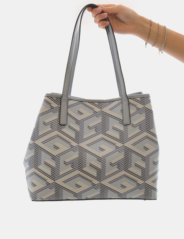 Borsa Guess Azzurro - Tote bag di medie dimensioni in fantasia tendente all'azzurro con logo brand dorato. L'interno è compo