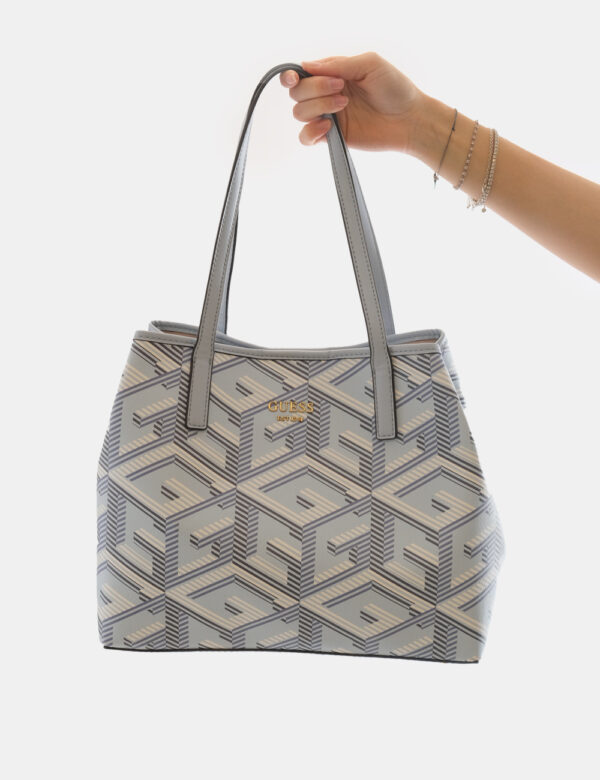 Borsa Guess Azzurro - Tote bag di medie dimensioni in fantasia tendente all'azzurro con logo brand dorato. L'interno è compo