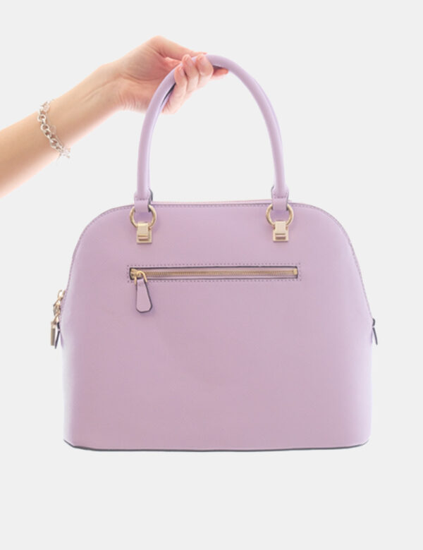 Borsa Guess Viola - Borsa a mano di media dimensioni, semirigida ed in total lilla. L'interno è composto da unico scompartim