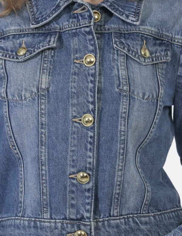 Giubbino Yes Zee Jeans - Giubbino di jeans in total blu denim. Presente doppio taschino a toppa. La vestibilità è morbida e