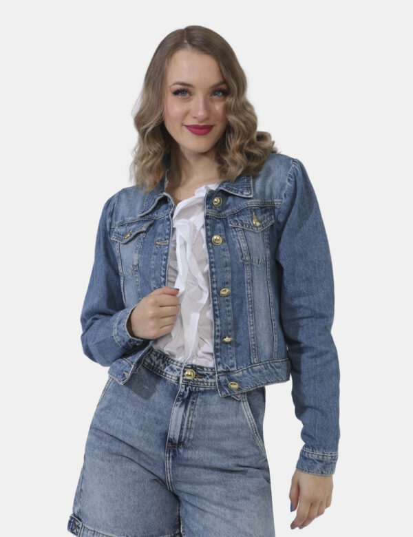 Giubbino Yes Zee Jeans - Giubbino di jeans in total blu denim. Presente doppio taschino a toppa. La vestibilità è morbida e
