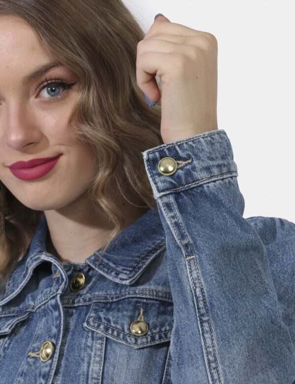 Giubbino Yes Zee Jeans - Giubbino di jeans in total blu denim. Presente doppio taschino a toppa. La vestibilità è morbida e