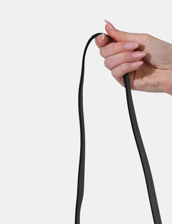 Borsa Calvin Klein Nero - Borsa a tracolla di piccole dimensioni in total nero. La bag si compone di unico scompartimento co