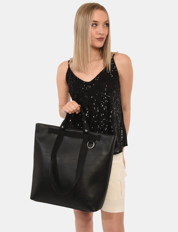 Borsa Calvin Klein Nero - Tote bag di grandi dimensioni in simil pelle ed in total nero. L'interno è ampio con taschine e la