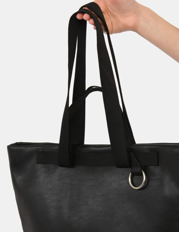 Borsa Calvin Klein Nero - Tote bag di grandi dimensioni in simil pelle ed in total nero. L'interno è ampio con taschine e la
