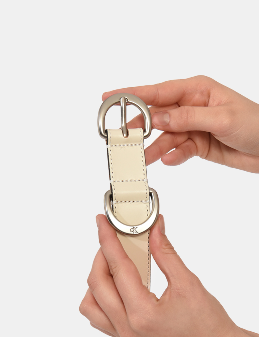 K60K610361-SU_YBI_PE24_3 Cintura Calvin Klein Bianco - Cintura in simil cuoio in total bianco panna con logo brand in metallo. L'indossatura è pratic