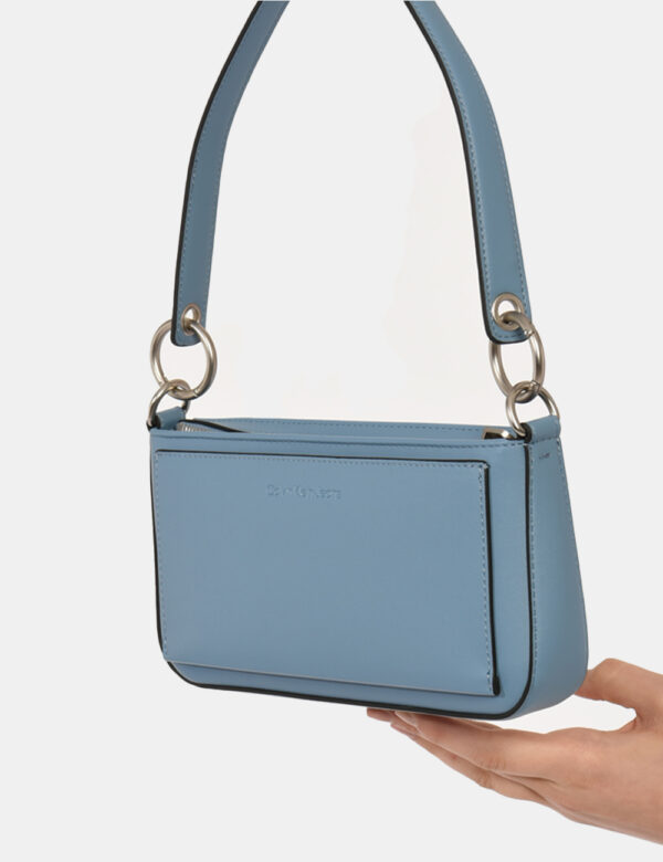 Borsa Calvin Klein Azzurro - Borsa a mano modello pochette in total azurro con logo brand. L'interno è composto da unico sco