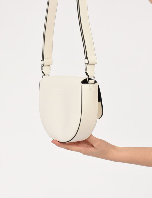 Borsa Calvin Klein Bianco - : Borsa a spalla di piccole dimensioni in total bianco con stampa logo brand. L'interno si prese