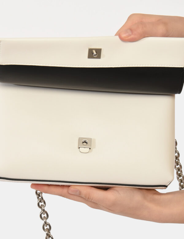 Borsa Calvin Klein Bianco - Borsa a tracolla di medie dimensioni in simil pelle ed in total bianco con logo brand. La bag si