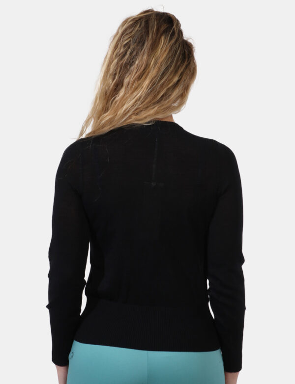 Maglia Yes Zee Nero - Maglia a a maniche lunghe in total nero con taglio intrecciato sul fronte e fessura sul retro. La vest