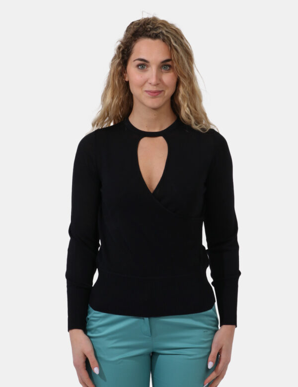 Maglia Yes Zee Nero - Maglia a a maniche lunghe in total nero con taglio intrecciato sul fronte e fessura sul retro. La vest