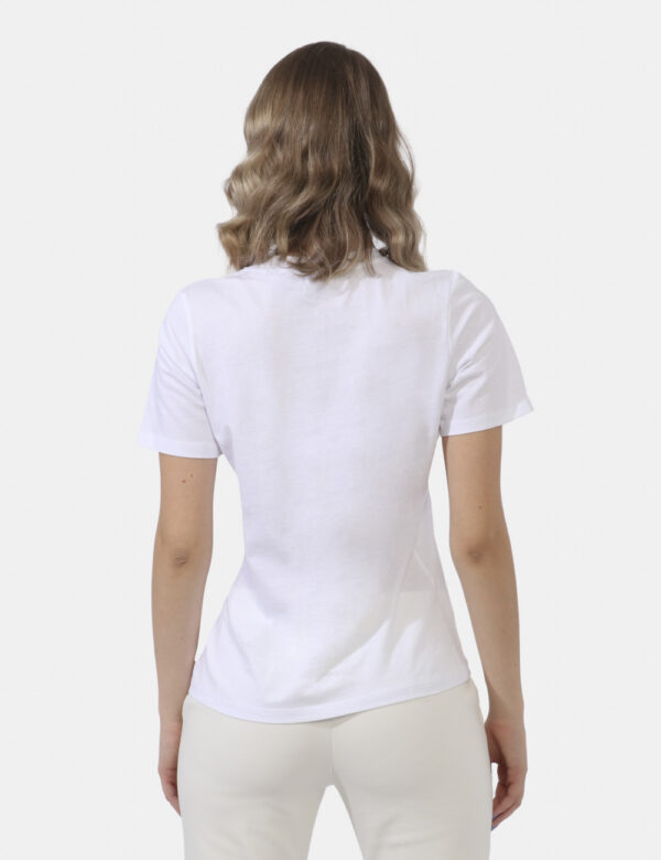 T-shirt Emme Marella Bianco - T-shirt in total bianco con girocollo classico caratterizzato da pietrine argentate. La vestib