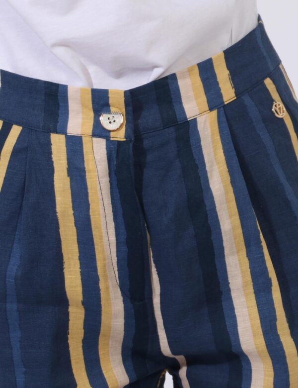 Pantaloni Yes Zee Blu - Pantaloni larghi su fantasia rigata blu denim e giallo pastello. Presenti tasche a taglio trasversal
