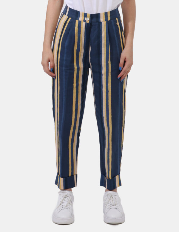 Pantaloni Yes Zee Blu - Pantaloni larghi su fantasia rigata blu denim e giallo pastello. Presenti tasche a taglio trasversal