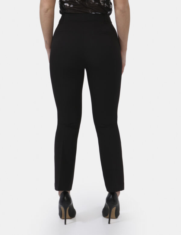 Pantaloni Yes Zee Nero - Pantaloni eleganti in total nero. Presenti tasche a taglio trasversale sul fronte e fake tasche a t