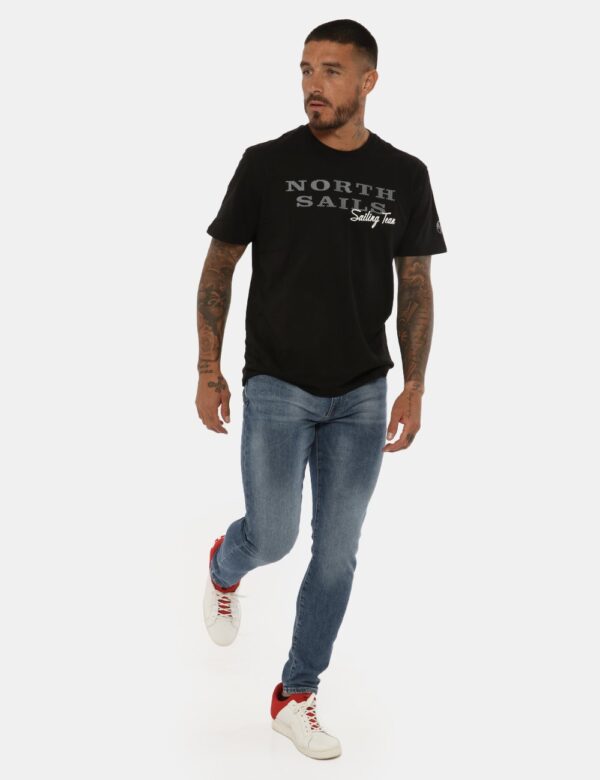 Jeans Yes Zee blu denim - COMPOSIZIONE E VESTIBILITÀ:99% cotone 1% elastaneIl modello è alto 178 cm e indossa la taglia 33 u