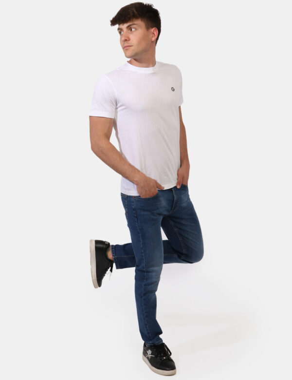 Jeans Yes Zee Jeans - Jeans in total blu denim dark con tasche sagomate sul fronte e tasche a toppa sul retro. La vestibilit
