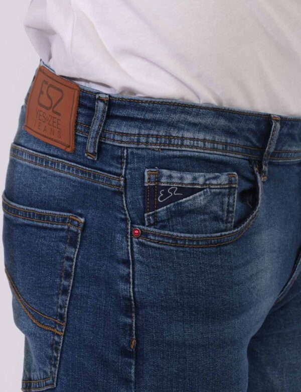 Jeans Yes Zee Jeans - Jeans in total blu denim dark con tasche sagomate sul fronte e tasche a toppa sul retro. La vestibilit