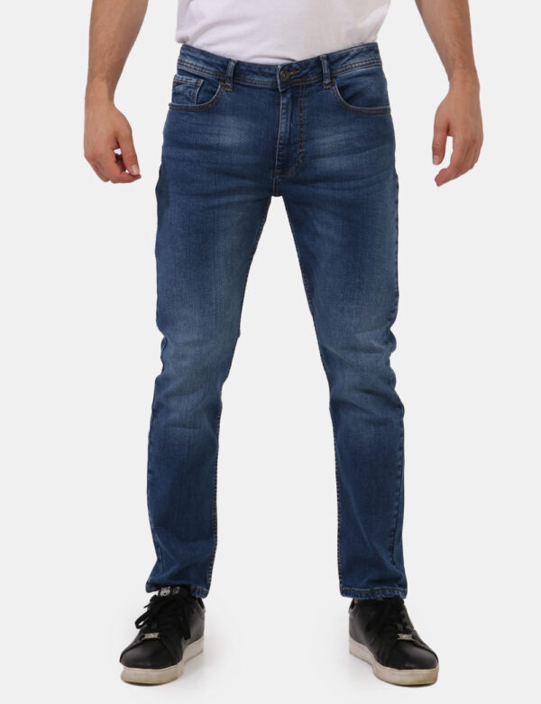 Jeans Yes Zee Jeans - Jeans in total blu denim dark con tasche sagomate sul fronte e tasche a toppa sul retro. La vestibilit
