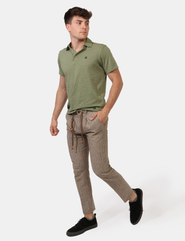 Pantaloni Yes Zee Marrone - Pantaloni in misto cotone-lino ed in total marrone rigato in tono su tono. Presenti tasche a tag