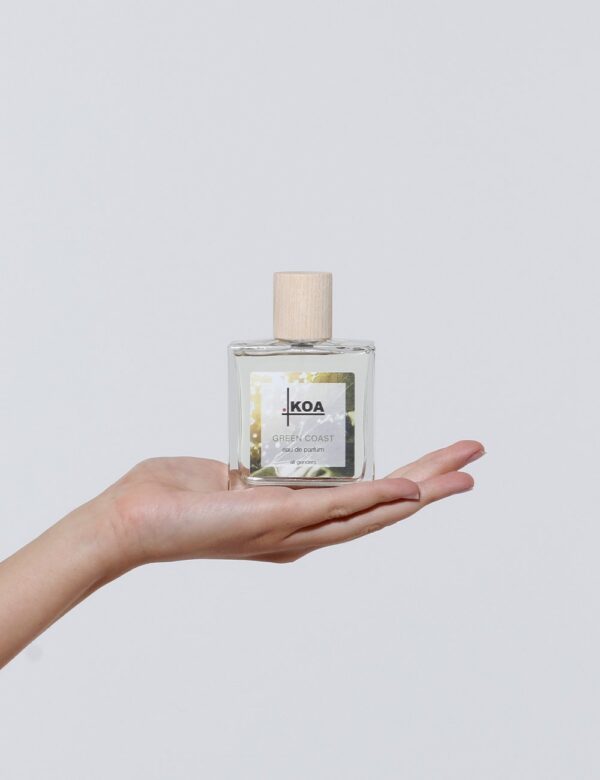 Eau de parfum KOA Green Coast 100 ml - Eau de parfum da 100 mlKOA GREEN COAST è una sorprendente fragranza dal solido equili