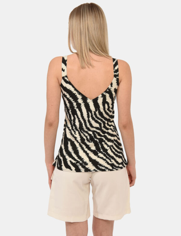 Top Vougue Bianco - Top simil canotta con spalline strette e fantasia in bianco e nero. Presente scollo profondo. La vestibi