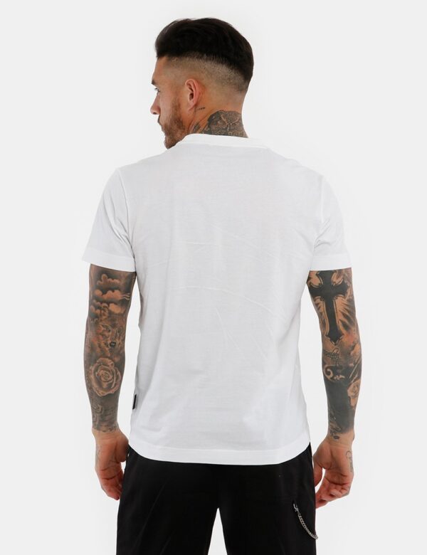 T-shirt Napapijri con logo - 100% cotoneIl modello indossa la taglia L ed è alto 178 cm e la vestibilità è regolareUna t-shi