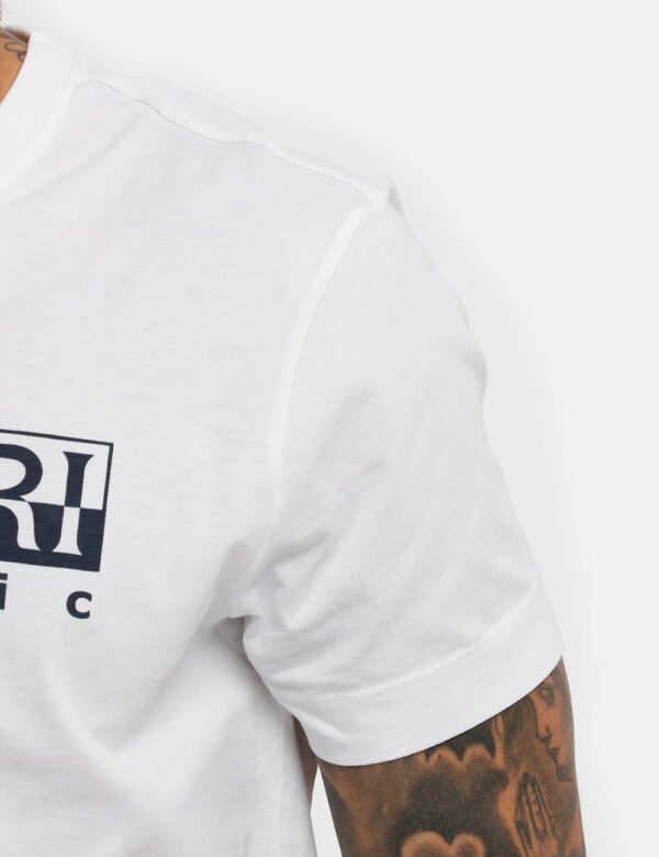 T-shirt Napapijri con logo - 100% cotoneIl modello indossa la taglia L ed è alto 178 cm e la vestibilità è regolareUna t-shi