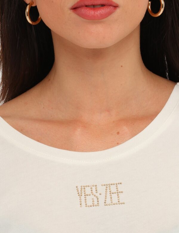 Body Yes Zee con strass - 95% cotone 5% elastinaLa modella indossa la taglia S ed è alta 178 cm e la vestiblità è asciuttaIn