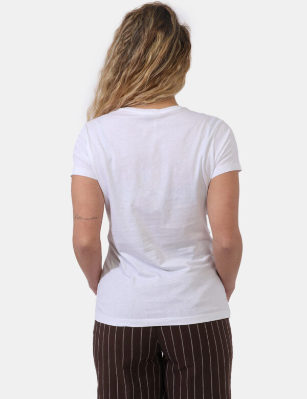 T-shirt Yes Zee Bianco - T-shirt su base bianca con stampa blu e rosa arricchita da dettagli oro. La vestibilità è morbida e