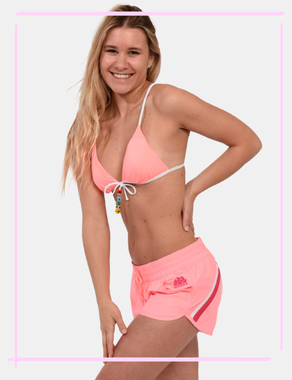 Shorts Sundek Rosa - Shorts da spiaggia in poliestere parzialmente riciclato. Il capo si sviluppa in total rosa pastello con