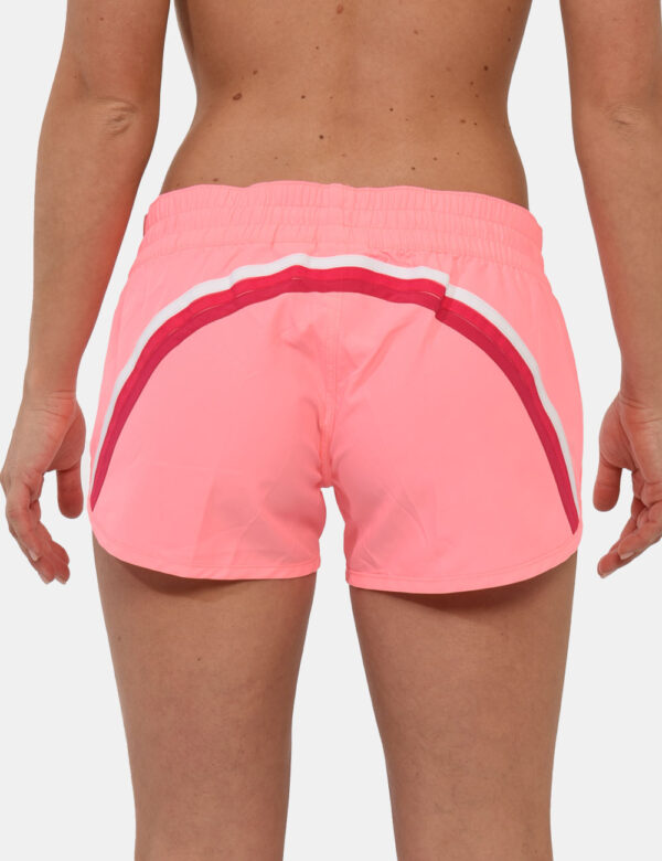 Shorts Sundek Rosa - Shorts da spiaggia in poliestere parzialmente riciclato. Il capo si sviluppa in total rosa pastello con