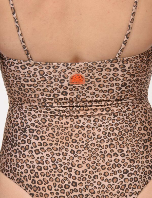 Costume intero Sundek Marrone - Costume intero in total animalier con coppa semirigida. Presenti spalline strette e scollo s