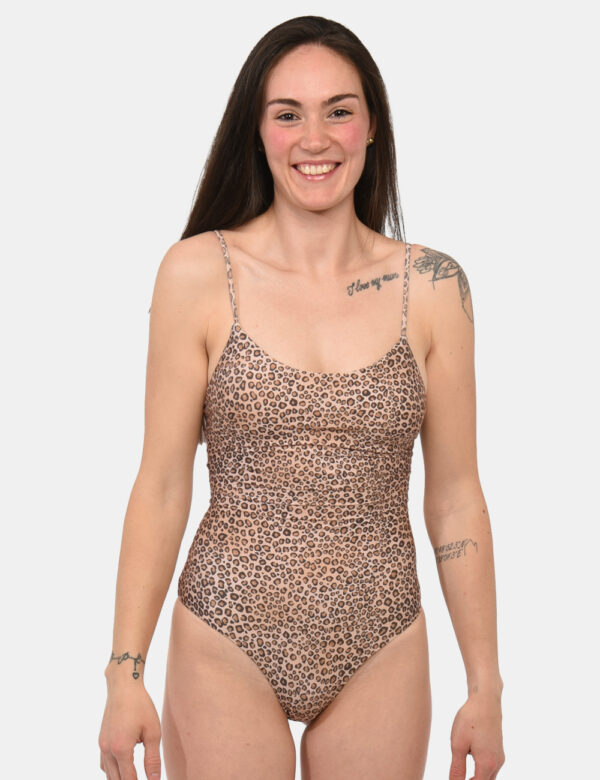 Costume intero Sundek Marrone - Costume intero in total animalier con coppa semirigida. Presenti spalline strette e scollo s