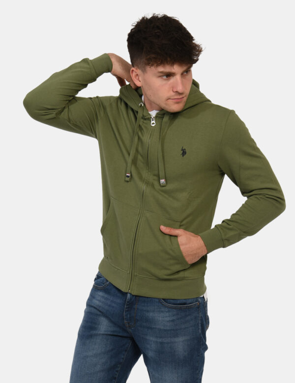 Felpa U.S. Polo Assn. Verde - Felpa con cappuccio in total verde militare. Presenti tasche a toppa con taglio trasversale. L