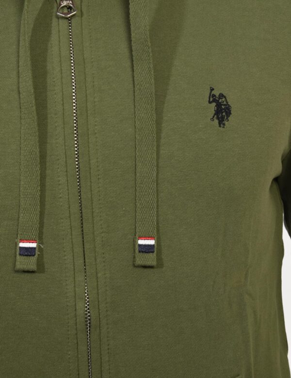 Felpa U.S. Polo Assn. Verde - Felpa con cappuccio in total verde militare. Presenti tasche a toppa con taglio trasversale. L