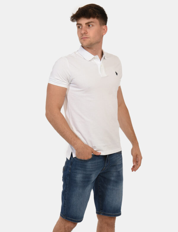 Polo U.S. Polo Assn. Bianco - Polo classica in total bianco con patch logo brand ricamato in blu navy ad altezza cuore. La v
