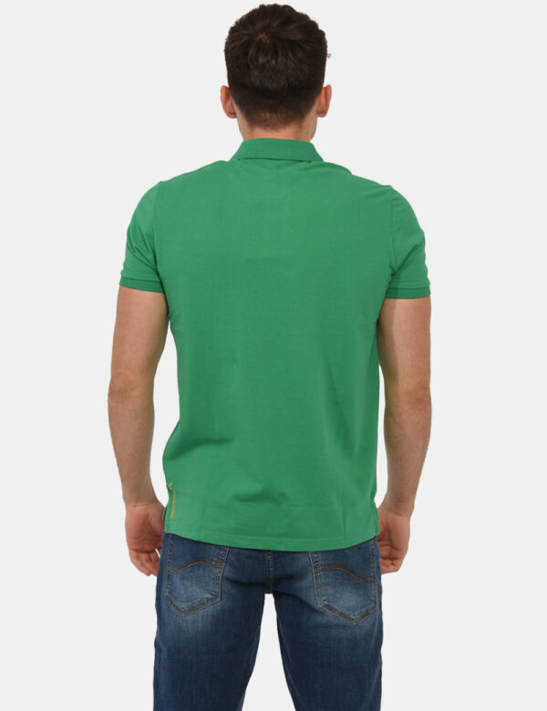 Polo U.S. Polo Assn. Verde - Polo classica in total verde foresta con patch logo brand ricamato in arancione ad altezza cuor