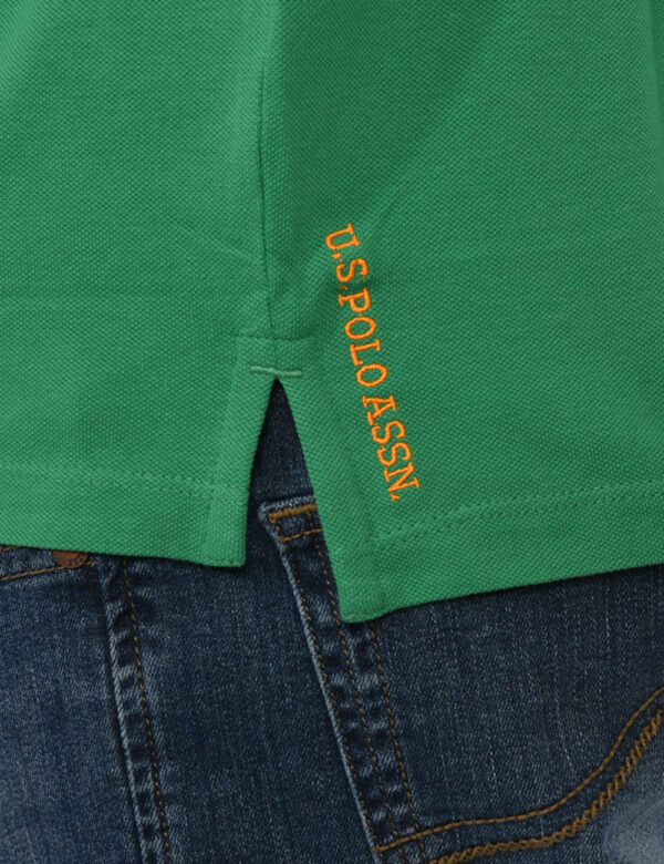 Polo U.S. Polo Assn. Verde - Polo classica in total verde foresta con patch logo brand ricamato in arancione ad altezza cuor
