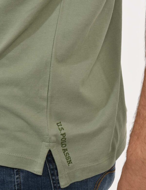 Polo U.S. Polo Assn. Verde - Polo classica in total verde chiaro con patch logo brand ricamato in arancione ad altezza cuore