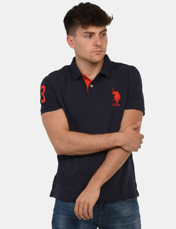 Polo U.S. Polo Assn. Blu - Polo classica in total blu navy intenso con patch logo brand ricamato in rosso ad altezza cuore,