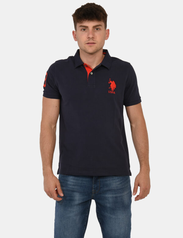 Polo U.S. Polo Assn. Blu - Polo classica in total blu navy intenso con patch logo brand ricamato in rosso ad altezza cuore,