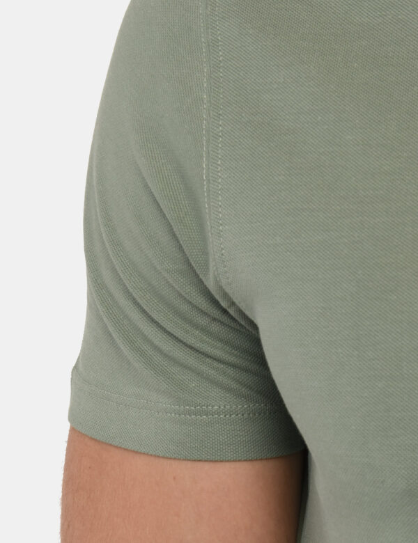 T-shirt U.S. Polo Assn. Verde - T-shirt classica in total verde chiaro con patch logo brand ricamato ad altezza cuore. La ve