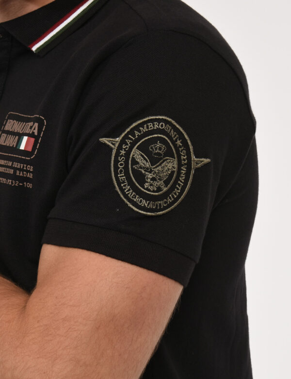 Polo Aeronautica Italiana Nero - Polo classica in nero con logo brand ad altezza cuore in beige perfettamente coordinato ad