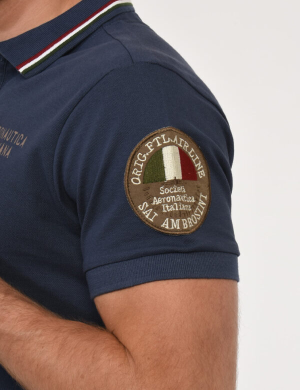 Polo Aeronautica Italiana Blu - Polo classica in blu avio con logo brand ad altezza cuore in beige perfettamente coordinato