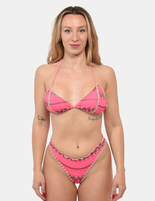 Bikini F**K Rosa - Costume modello bikini a triangolo più slip sgambato su base rosa shocking, più vari dettagli in marrone/